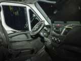 Dostawczy renault wypadł z drogi w Sieniawce