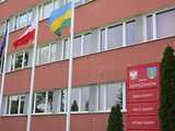 Maszty przed Urzędem Gminy Dzierżoniów