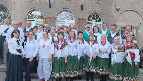 Artystyczna kooperatywa w Czerwonym Dworze