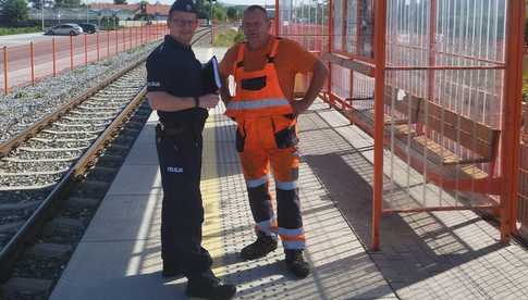 Policjanci z Komisariatu Policji w Bielawie prowadzą działania prewencyjne na terenach kolejowych