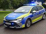 Zderzenie pojazdu wojskowego z dostawczym mercedesem
