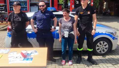 Policjanci na pikniku rodzinnym Dzień Sąsiada w Dzierżoniowie