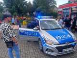 Policjanci na pikniku rodzinnym Dzień Sąsiada w Dzierżoniowie