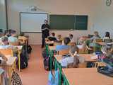 Policjanci z powiatu dzierżoniowskiego promują bezpieczne wakacje – działania profilaktyczne z dziećmi i młodzieżą