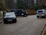 Wywożenie pensjonariuszy z DPS w Szczytnej 