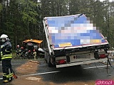 Ciężarówka w rowie na dk8 między Szczytną a Polanicą
