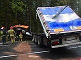 Ciężarówka w rowie na dk8 między Szczytną a Polanicą
