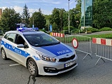 Z powodu pęknięcia jezdni zamknięto przejazd przez most ul. Kościuszki w Kłodzku.