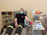 teraz kiedy już przebyli Covid-19 postanowili podzielić się swoim osoczem z najbardziej potrzebującymi.