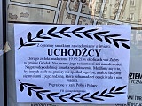 Klepsydry bez imion, nazwisk, ale z wyrazami współczucia i nawiązaniem do sytuacji migrantów, jaka ma miejsce na polsko-białoruskiej granicy pojawiły się w okolicach kłodzkiego rynku. 