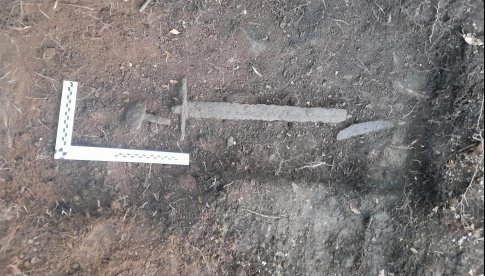 Unikatowe odkrycie w gminie Lewin Kłodzki. Znaleziono tysiącletni miecz 