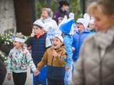 [FOTO] Pochód Smerfów przeszedł ulicami Dusznik-Zdroju