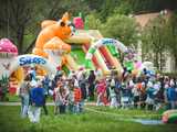 [FOTO] Pochód Smerfów przeszedł ulicami Dusznik-Zdroju
