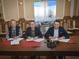 Będzie remont Domu Dziecka w Kłodzku. Wicestarosta podpisał umowy z wykonawcami [SZCZEGÓŁY]