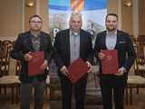 Będzie remont Domu Dziecka w Kłodzku. Wicestarosta podpisał umowy z wykonawcami [SZCZEGÓŁY]