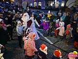 Mikołaj rozświetlił choinkę na strzegomskim Rynku