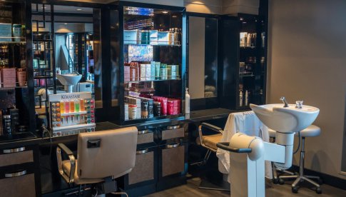 Minister zdrowia podał prawdopodobną datę otwarcia salonów fryzjerskich i kosmetycznych