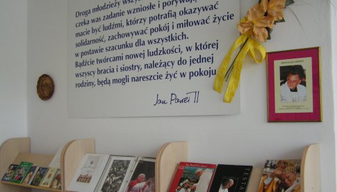 100. rocznica urodzin Jana Pawła II - patrona szkoły w Grodziszczu