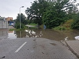 [FOTO] Burza nad Świdnicą. Zalane parkingi, nieprzejezdna ulica pod wiaduktem