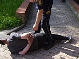 [FOTO] Zaatakował metalową rurą klienta ZUS-u. Mężczyzna jest poważnie ranny