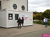 [FOTO] Kolejka do punktu wymazów na koronawirusa w Świdnicy