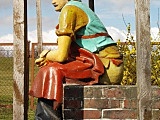 Pomnik „Srającego Chłopka” w Świdnicy z katalońskim odpowiednikiem