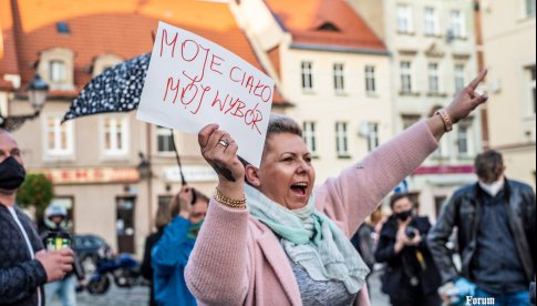 Premier zabrał głos ws.protestów kobiet. Świdniczanie wspierając kobiety znowu będą spacerować