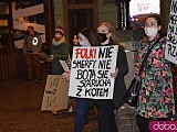 [FOTO, WIDEO] Tłumy na marszu kobiet. Pod katedrą obrońcy kościoła