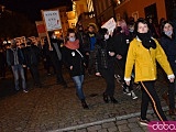 [FOTO, WIDEO] Tłumy na marszu kobiet. Pod katedrą obrońcy kościoła