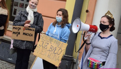 [FOTO, WIDEO] Kobiety nie składają broni