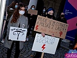 [FOTO, WIDEO] Mylicie Sejm z cyrkiem, a Polskę z lasem - manifestacja w Świdnicy