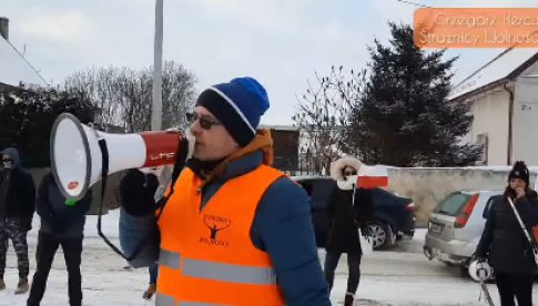 Protestowali pod domem posła. Wystawili mu obywatelski mandat