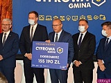 [FOTO, WIDEO] Samorządowcy odebrali promesy - ruszył program „Cyfrowa Gmina”