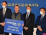 [FOTO, WIDEO] Samorządowcy odebrali promesy - ruszył program „Cyfrowa Gmina”