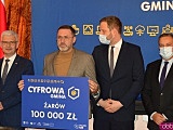 [FOTO, WIDEO] Samorządowcy odebrali promesy - ruszył program „Cyfrowa Gmina”