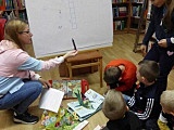 [FOTO] Uczniowie z Kostrzy odwiedzili bibliotekę