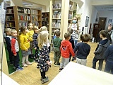 [FOTO] Misie, Promyczki i Leśne Skrzaty w bibliotece