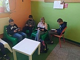 [FOTO] „Przerwa na czytanie” w PSP im. Jana Pawła II w Kostrzy