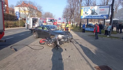 [FOTO] Zderzenie motocykla z osobówką