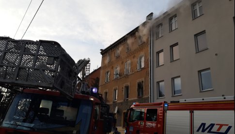 Pożar kamienicy w Strzegomiu. Interweniowało LPR