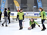 Zawody w curlingu