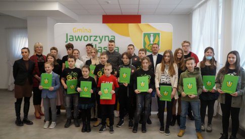 [FOTO] Burmistrz Jaworzyny Śląskiej rozdał stypendia sportowe i artystyczne