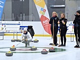 Drugi dzień zmagań w curlingu