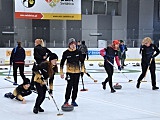 Drugi dzień zmagań w curlingu