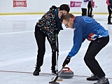 Drugi dzień zmagań w curlingu