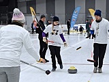 Drugi dzień zmagań w curlingu