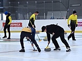 Drugi dzień zmagań w curlingu