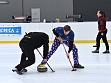 Drugi dzień zmagań w curlingu