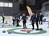 Drugi dzień zmagań w curlingu