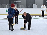 Drugi dzień zmagań w curlingu